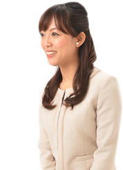 笑顔の女性スタッフ