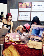 展示会コンパニオン